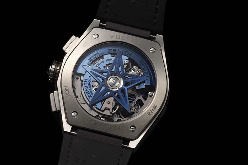 ▲ 「デファイ エル・プリメロ 21 ブルー」ケース径44mm、チタンケース、レザーxラバートラップ、10気圧防水、自動巻き。132万円/ゼニス