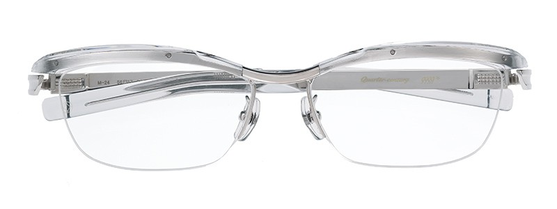 フォーナインズ