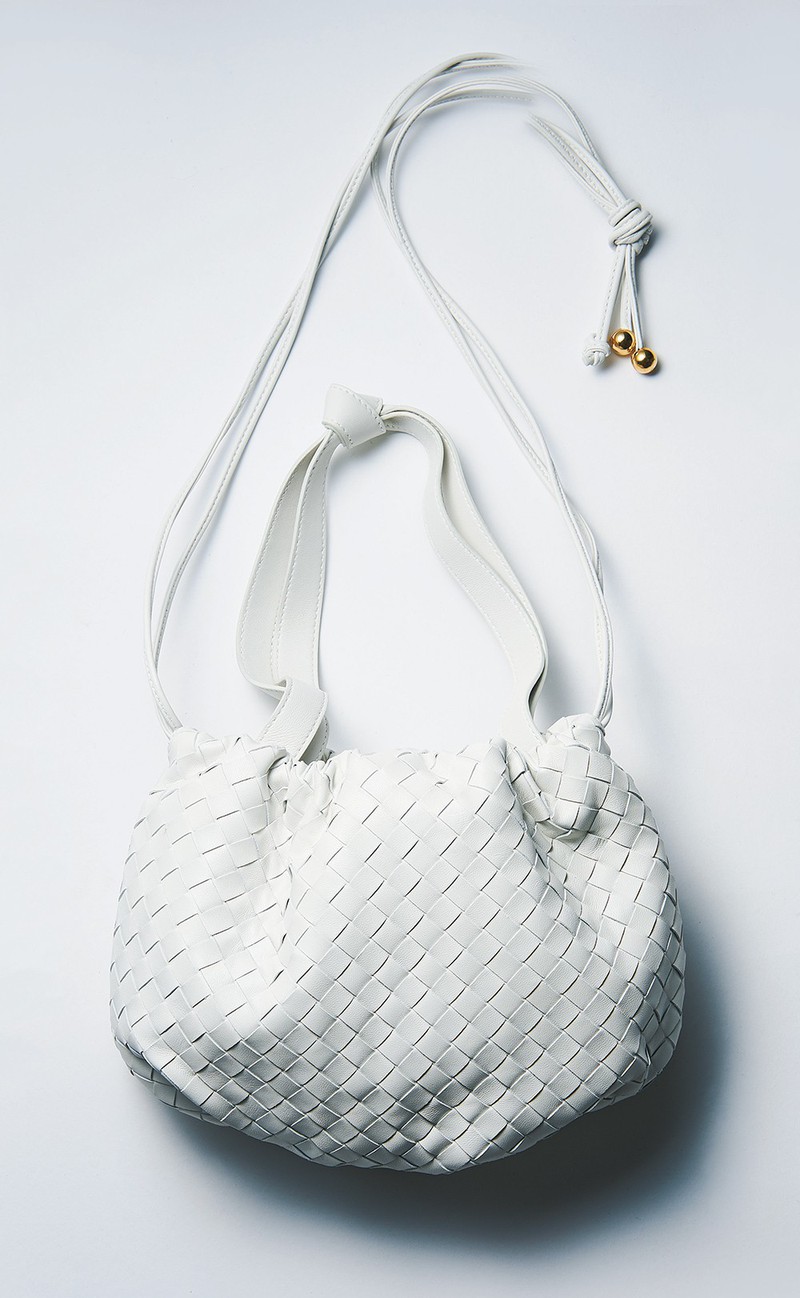 バッグ[H18×W26×D8㎝］18万円／ボッテガ・ヴェネタ（ボッテガ・ヴェネタ ジャパン）