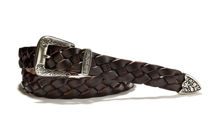 ベルト3万1500円／オフィチーナ スローウエア（スローウエア べネツィア 東京丸の内）