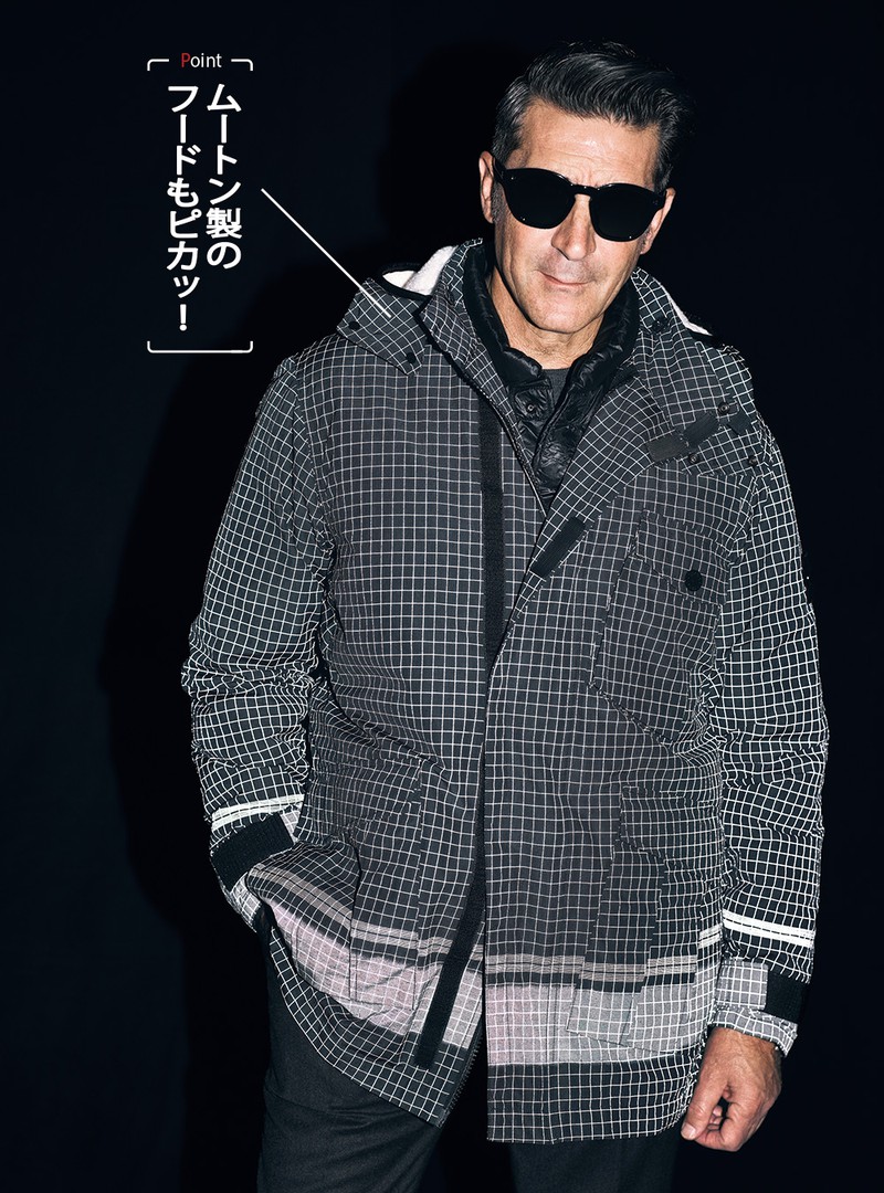 ジャケット33万円/ストーンアイランド、ニット2万2000円/グランサッソ(エスディーアイ)、パンツ3万8000円/ジャブスアルキヴィオ(エフイーエヌ)、サングラス3万1200円/オリバーピープルズ(オリバーピープルズ 東京ギャラリー)