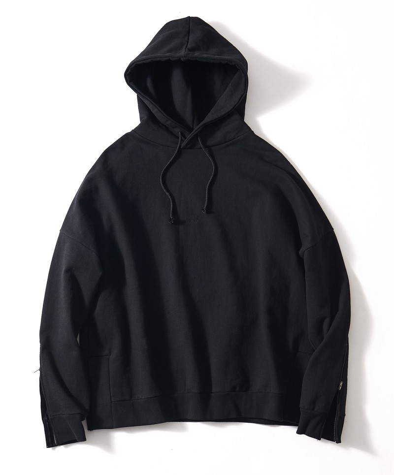 ▲ パーカ2万6000円/ディーヒル(ティーニー ランチ)