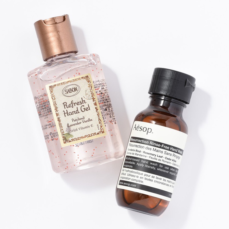 左・「リフレッシュ ハンドジェル」(80ml)1540円/サボン(サボン ジャパン)、右・「リンスフリー ハンドウォッシュ」(50ml)1045円/イソップ(イソップ・ジャパン)