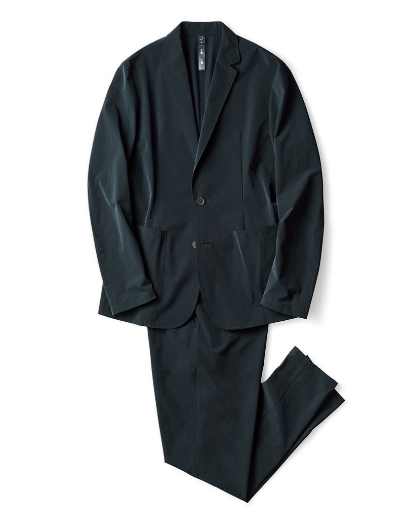ジャケット3万円、パンツ2万5000円/ともにダヴルジェイケイ(ダヴルジェイケイ オオサカ)