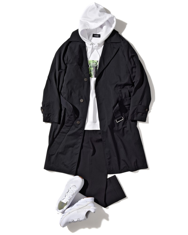 パンツ▲ パンツ3万9600円/ボレリオ(HJM)、コート7万5900円/セオリー(リンク・セオリー・ジャパン)、パーカ2万7500円/ディーゼル(ディーゼル ジャパン)、スニーカー1万9800円/ホカ オネオネ(デッカーズジャパン)