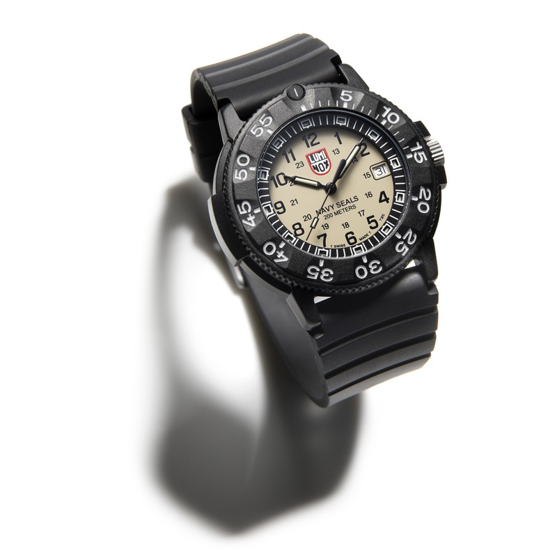 ▲ 「Luminox ORIGINAL NAVY SEALS 3000 SERIES Ref.3013 NavySEALS」クォーツ、20気圧防水、CARBONOX™ケース(43mm)×天然ラバーベルト。5万4450円/ルミノックス(ルミノックストウキョウ)