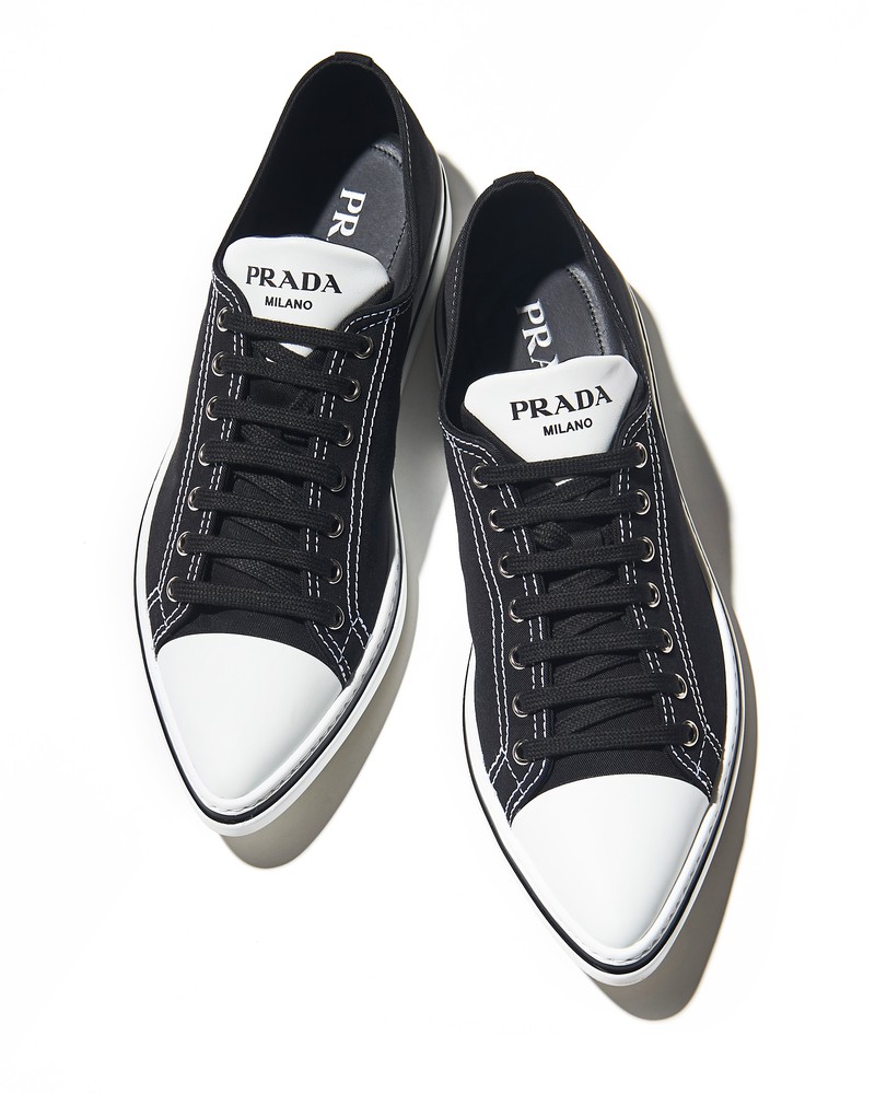 スニーカー10万2300円(予定価格)／プラダ（プラダ クライアントサービス）