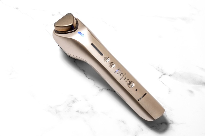 ▲「導入美顔器 イオンエフェクター<高浸透タイプ> EH-ST98」オープン価格(パナソニック)