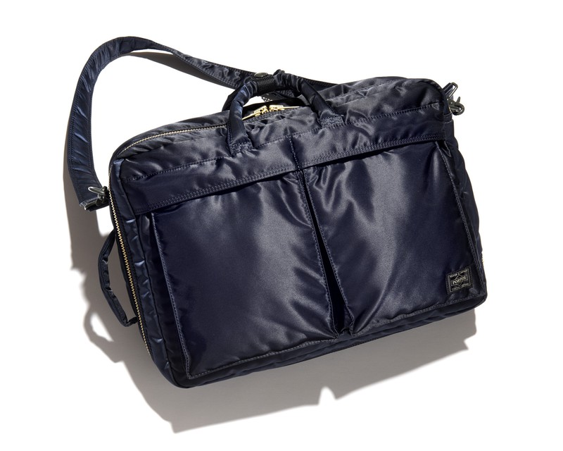 ショルダーバッグ▲ ［W40×H29×D10cm］4万1800円／ポーター／タンカー（ポーター 表参道）