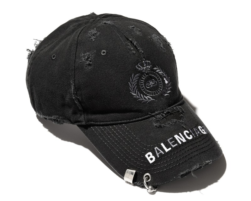 キャップ▲ 5万8300円／バレンシアガ（バレンシアガ クライアントサービス）