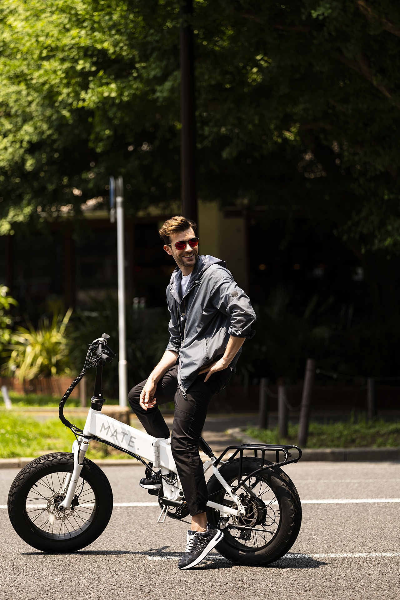 邪魔なので外しましたMATE BIKE フロントキャリア カゴ 電動自転車