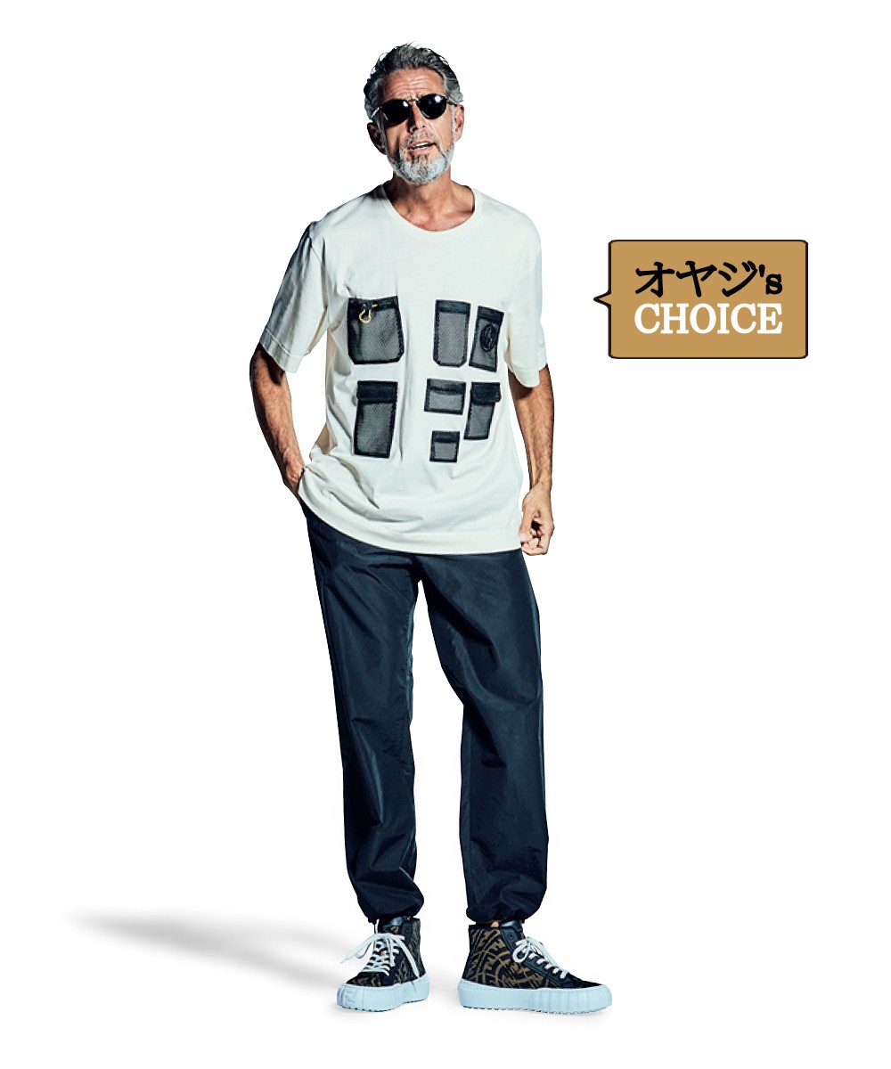 Tシャツ9万5700円、パンツ9万5700円、靴9万5700円／すべてフェンディ（フェンディ ジャパン）、その他はスタイリスト私物