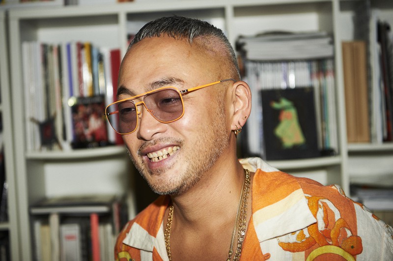 ▲ シューズ7万円／パラブーツ（パラブーツ青山店）、パンツ6万円／ニート（にしのや）