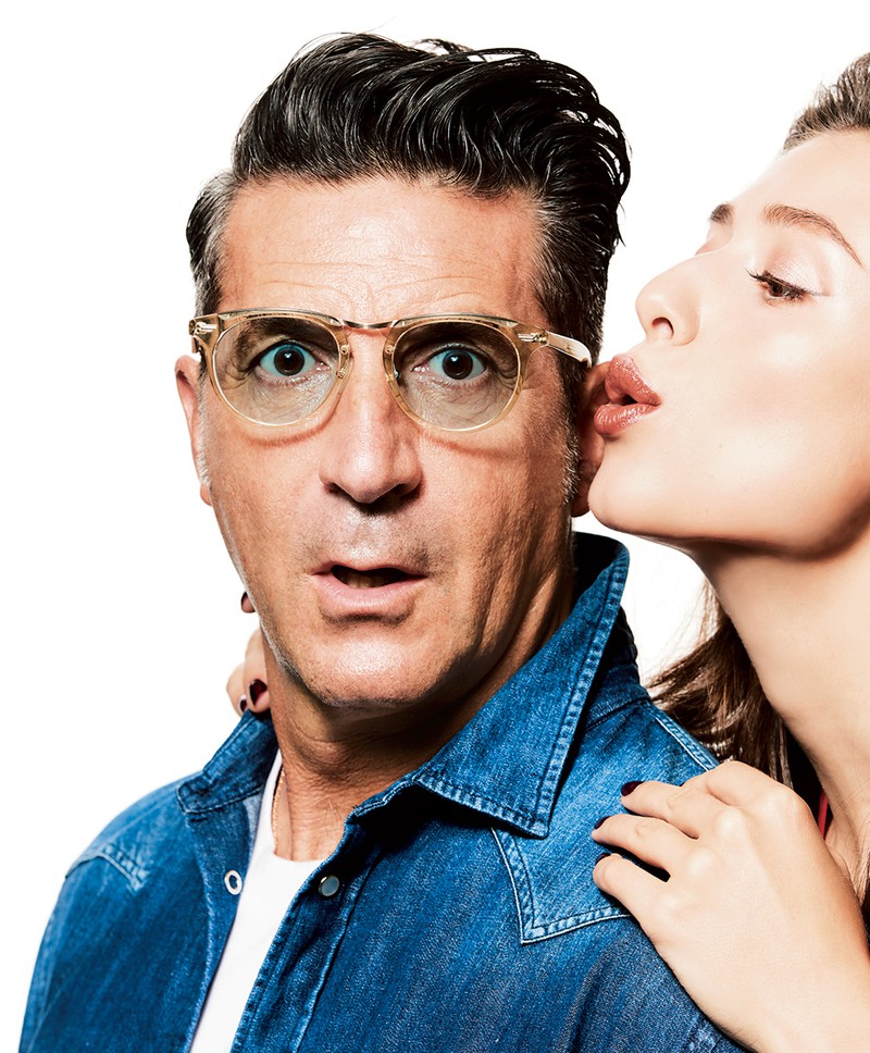 カラーレンズ1色ペア1万3200円、サングラス4万4000円/ともにアヤメ、シャツ4万7300円/ヤコブ コーエン(ヤコブ コーエン 東京ミッドタウン店)、Tシャツ2万900円/フェデリ(トレメッツォ)