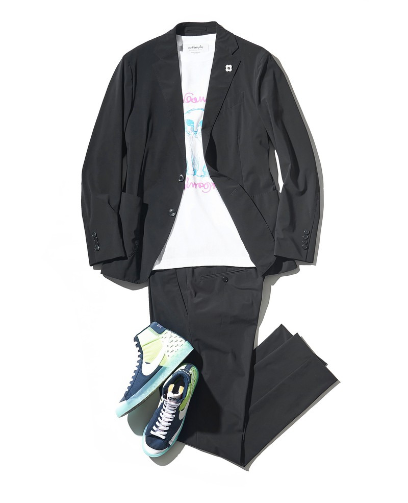 「ナイキ ブレーザー MID '77」1万3200円/ナイキ スポーツウェア(ナイキ カスタマーサービス)、スーツ14万8500円/ラルディーニ(トヨダトレーディング プレスルーム)、カットソー7260円/マーク・ゴンザレス(オージー ストア)