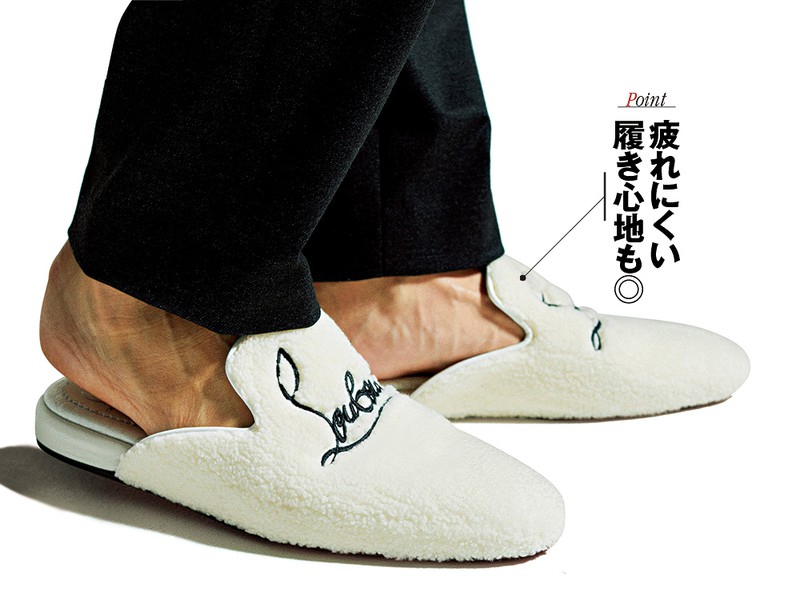 シューズ9万9000円/クリスチャンルブタン(クリスチャン ルブタン ジャパン)、パンツ3万800円/ジャブスアルキヴィオ(エフイーエヌ)