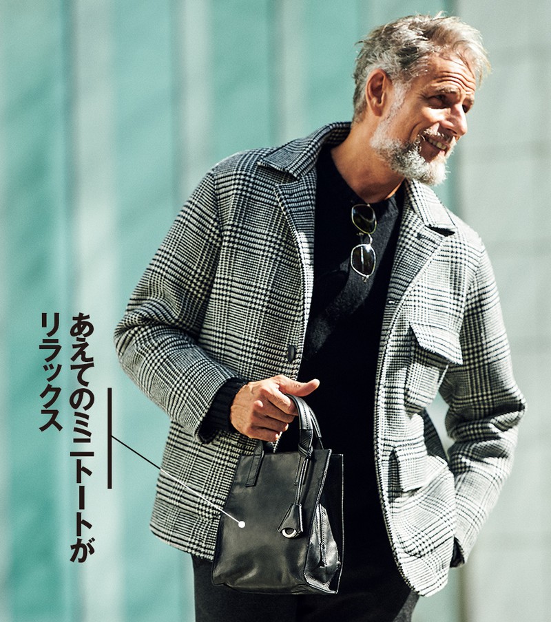 ▲ ブルゾン14万5200円／ドッピア アー（コロネット）、ニット4万7300円／ノミアモ（ビームス 六本木ヒルズ）、パンツ4万1800円／ピーティートリノ（エストネーション）、サングラス7万4250円／マツダ（マツダアイウエアジャパン）