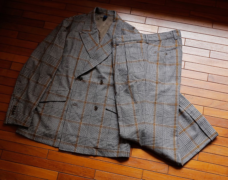 ジャケット6万6000円、パンツ3万9600円/ともにts(s) (ts(s) 代官山店)