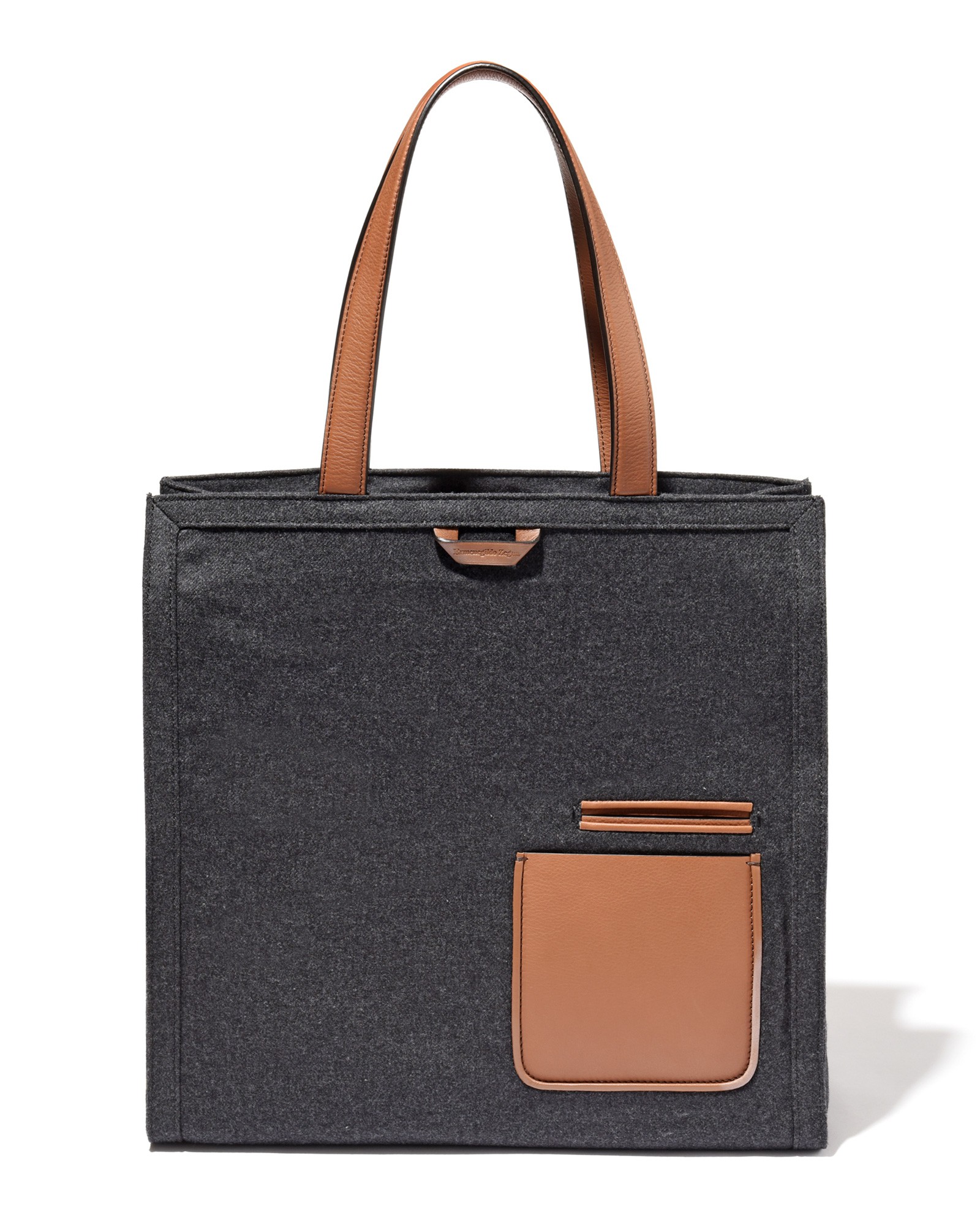 ▲ ［W36×H37×D13cm］トートバッグ15万2900円／エルメネジルド ゼニア（ゼニア カスタマーサービス）