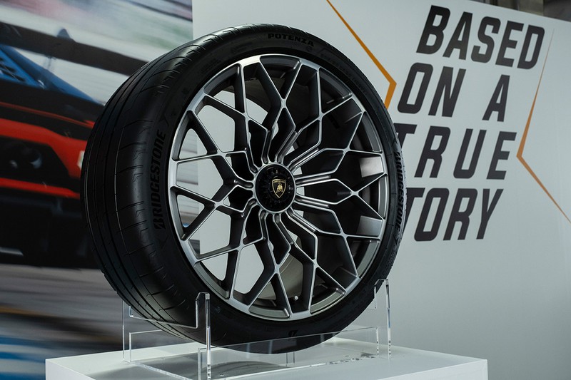 ランボルギーニ ウラカン STO(スーパー・トロフェオ・オモロガータ)