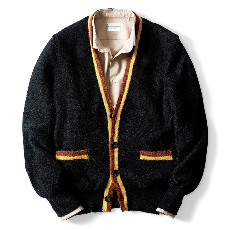 ▲ カーディガン7万400円/ドッピア アー(コロネット)、シャツ1万4300円/ユナイテッドアローズ(ユナイテッドアローズ 六本木ヒルズ店)