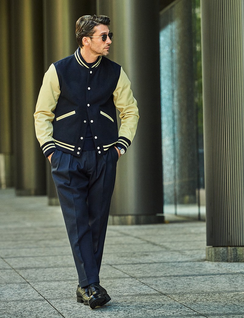 スタジャン7万1500円／ジェラード、ニット2万5300円／フィリッポ デ ローレンティス、パンツ3万1900円／ベルウィッチ（ともにグジ 東京店）、サングラス5万2800円／アイヴァン 7285（アイヴァン 7285 トウキョウ）、時計172万7000円／ゼニス、靴10万4500円／フラテッリ ジャコメッティ（ウィリー）