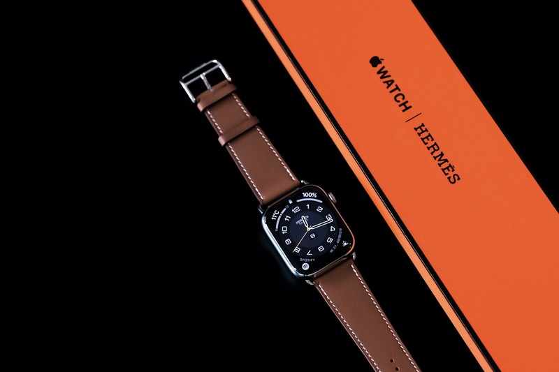 【新品未使用】Hermes　アップルウォッチストラップ　サーキット・H アップルウォッチ x エルメスの新作レザーストラップが発表