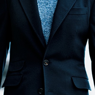 コート159万5000円、ニット27万5000円、パンツ12万1000円/すべてブルネロ クチネリ(ブルネロ クチネリ ジャパン)