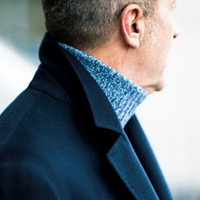 コート159万5000円、ニット27万5000円、パンツ12万1000円/すべてブルネロ クチネリ(ブルネロ クチネリ ジャパン)