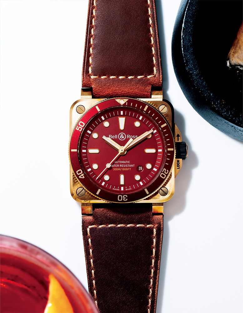 ▲ 「BR 03-92 ダイバー レッド ブロンズ」自動巻き、ブロンズケース(42㎜)、マロンカーフストラップ(ブラックラバーのストラップが付属)。300m防水。世界限定999本。57万2000円/ベル&ロス(ベル&ロス 銀座ブティック)