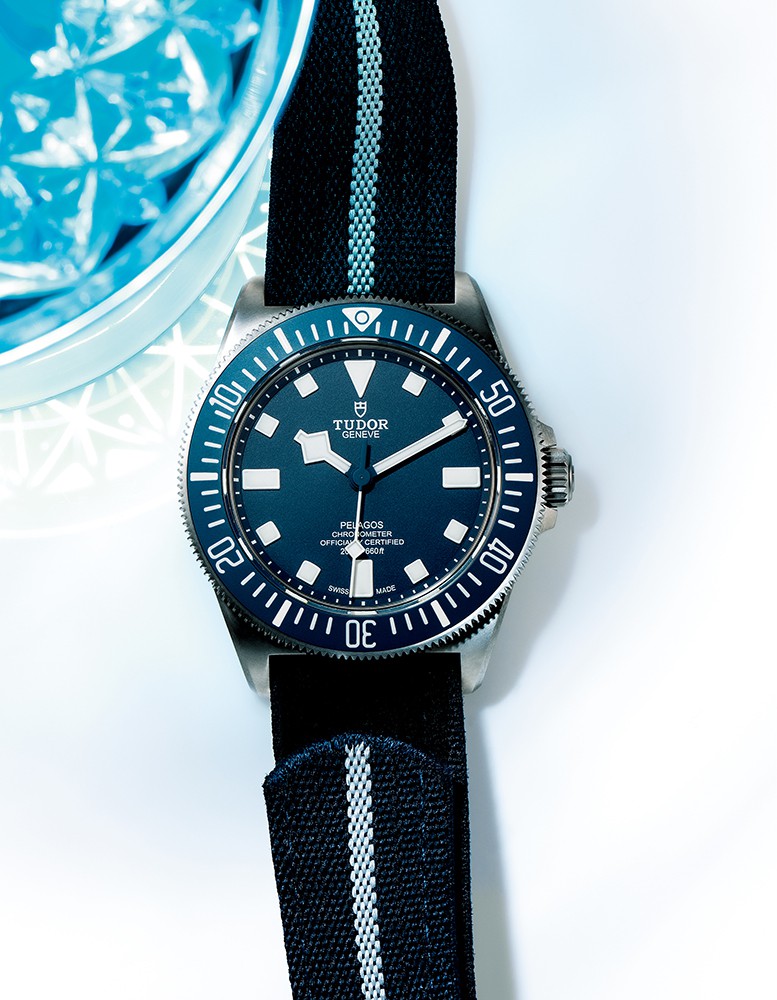 ▲ 「ペラゴス FXD」自動巻き、Tiケース(42㎜)、ベルクロ式のファブリックストラップ(テキスタイルモチーフのラバーストラップが付属)。200m防水。44万3300円/チューダー(日本ロレックス / チューダー)