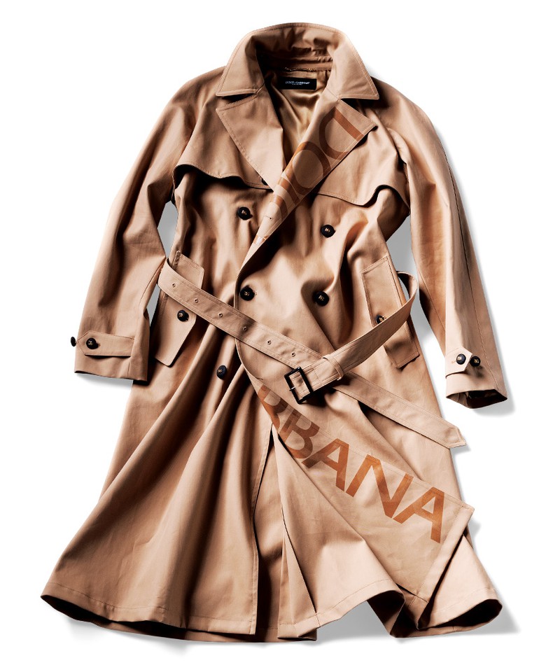 ▲ コート47万3000円（予価）、右ページモデル●ニット15万6200円／ともにドルチェ＆ガッバーナ（ドルチェ＆ガッバーナ ジャパン）