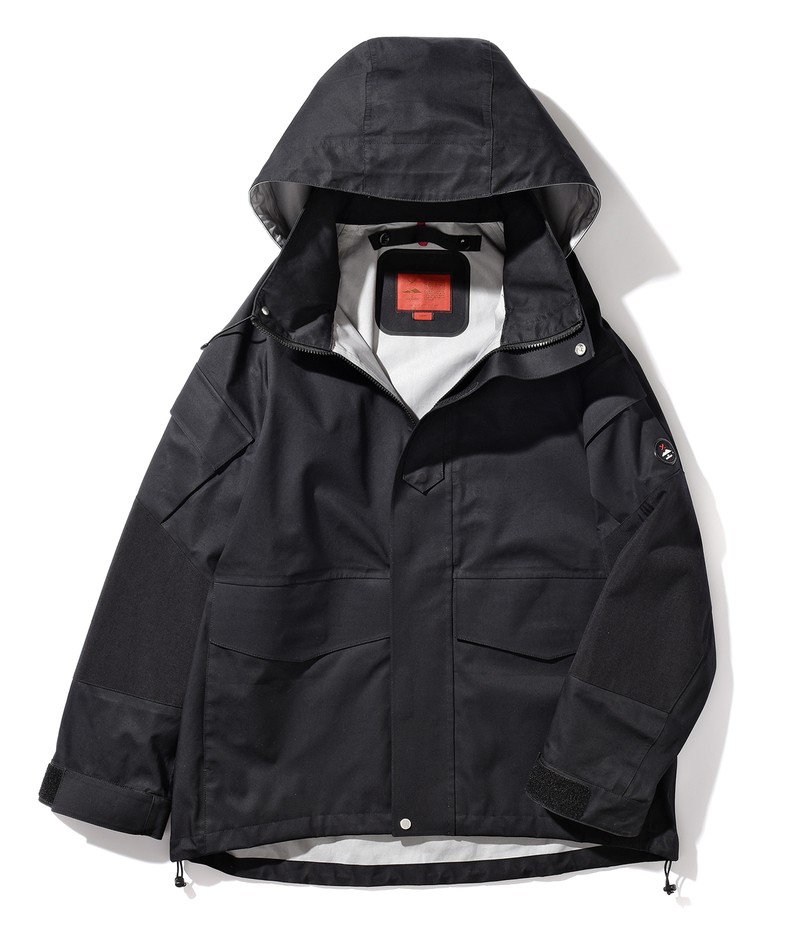 ▲ マウンテンパーカ4万9500円／ワイドット バイ ノルディスク（ヒュッゲストア バイ ノルディスク）