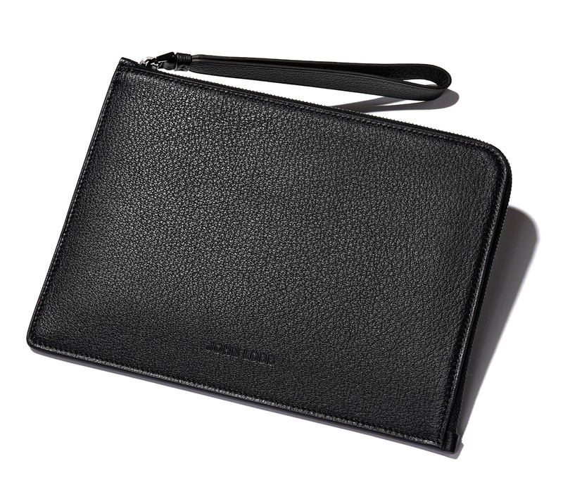 ▲ バッグ[W22×H16cm] 9万9000円／ジョンロブ（ジョン ロブ ジャパン）