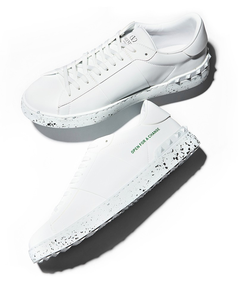 シューズ8万8000円/ヴァレンティノ ガラヴァーニ(ヴァレンティノ インフォメーションデスク)