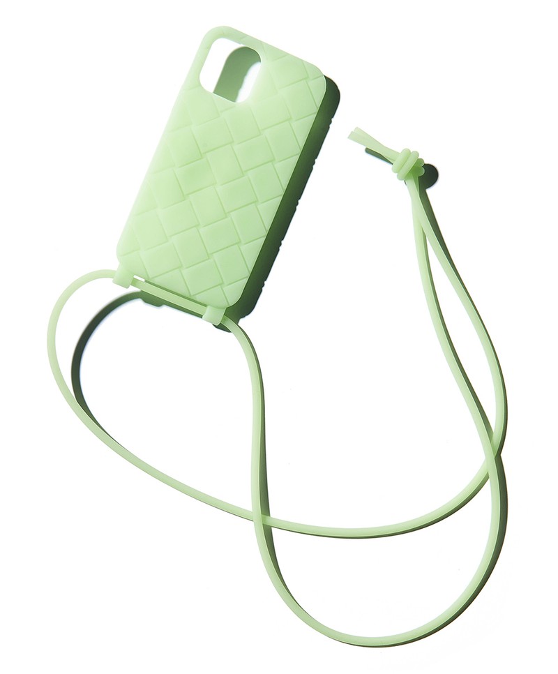 スマホケース2万1000円／ボッテガ・ヴェネタ（ボッテガ・ヴェネタ ジャパン）