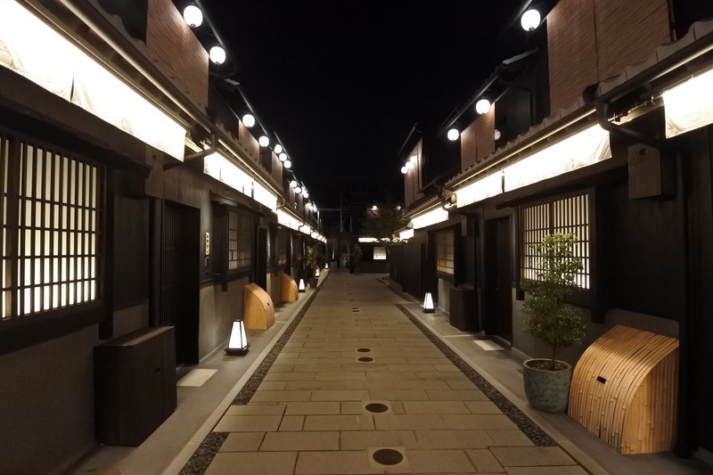 Nazuna 京都 椿通 LEON