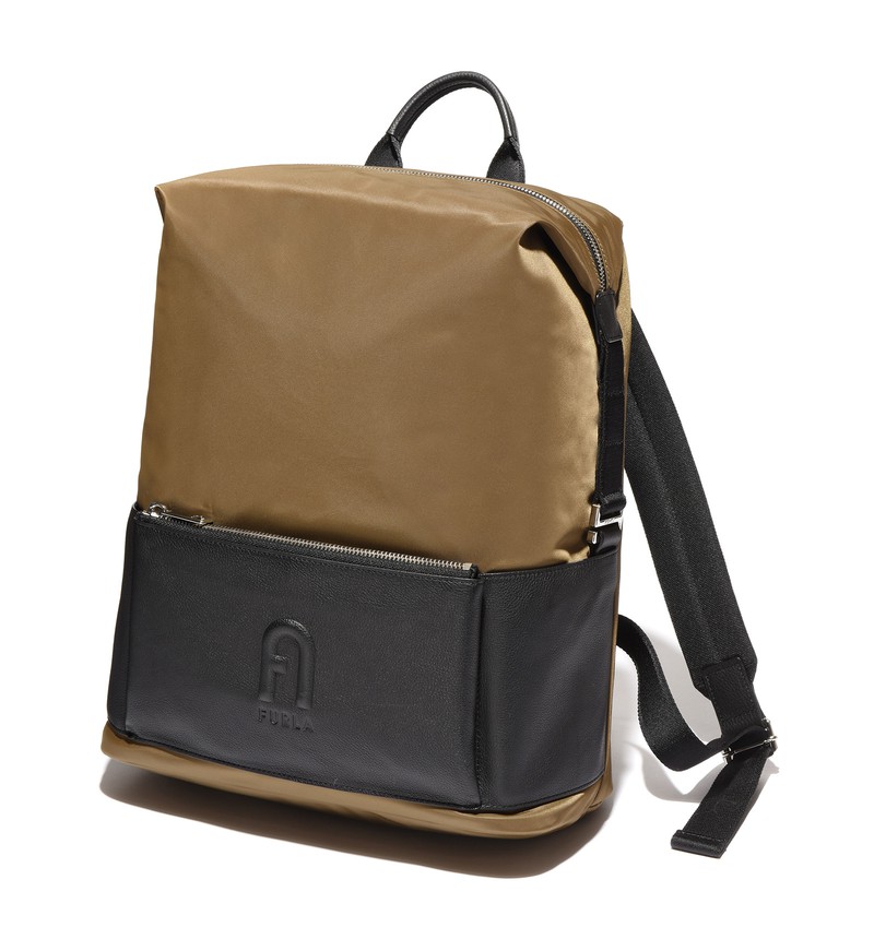 ▲ バッグ[W30×H38×D16cm]5万6100円／フルラ(フルラ ジャパン)