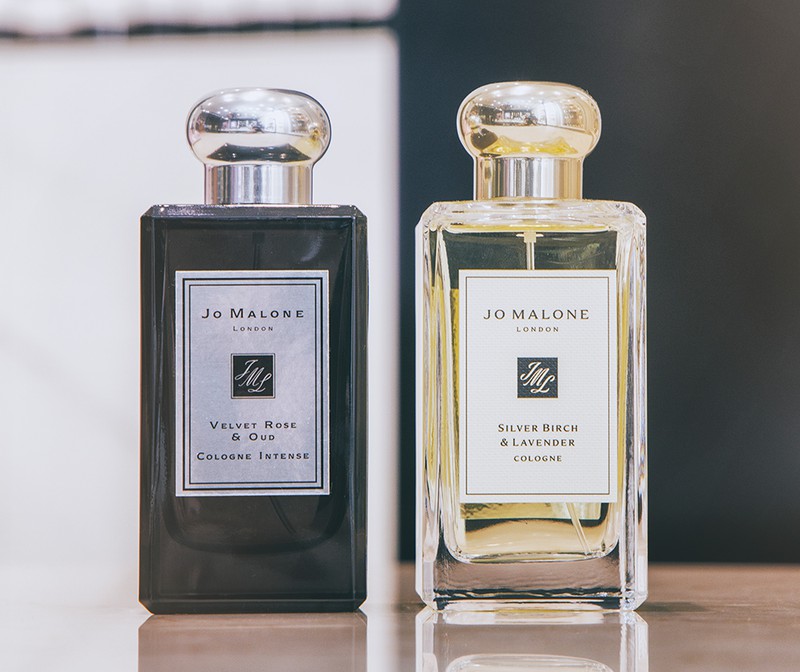 左「ヴェルベット ローズ ＆ ウード コロン インテンス」（100ml）2万4310円、右「シルバー バーチ & ラベンダー コロン」（100ml）1万8260円／ともにジョー マローン ロンドン（ジョー マローン ロンドン）