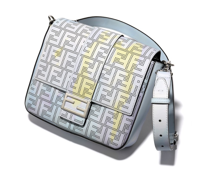 ▲ バッグ[W26×H22×D 8cm]40万1500円／フェンディ(フェンディ ジャパン)
