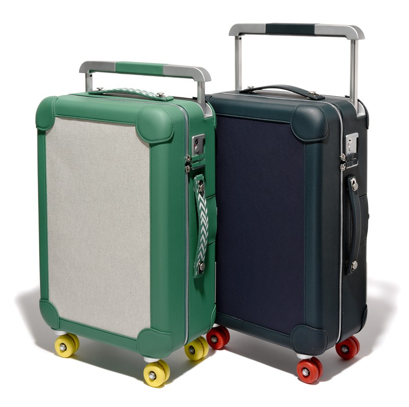 ▲ スーツケース右：[W35×H55×D20cm] 113万3000円、左：[W35×H55×D20cm] 130万9000円／ともにエルメス（エルメスジャポン）