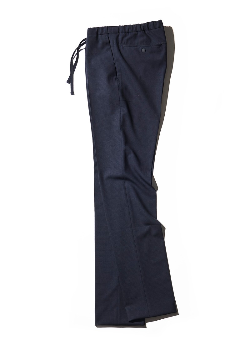 パンツ4万1800円/インコテックス(スローウエア ヴェネツィア 東京丸の内)