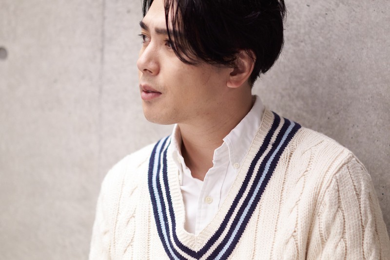 ▲ ニット7万2600円、シャツ2万2000円、靴参考商品／すべてポロ ラルフ ローレン（ラルフ ローレン）、パンツ4万2900円／エンジニアド ガーメンツ