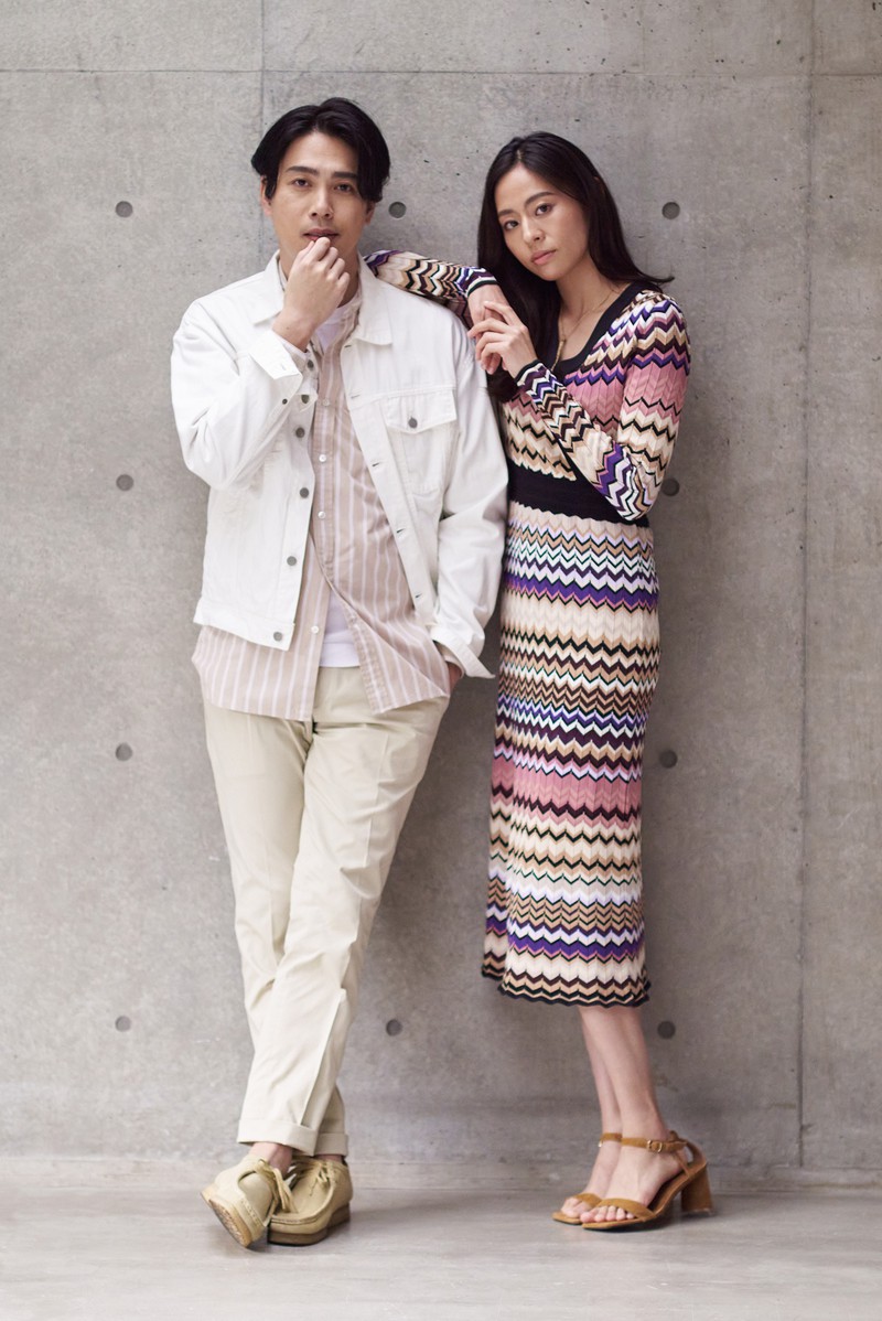 ▲ Gジャン2万7500円/リサウンド クロージング、シャツ1万5400円/ユナイテッドアローズ(ユナイテッドアローズ 六本木ヒルズ店)、Tシャツ1万9800円/フェデリ(トレメッツォ)、パンツ2万5300円/ジェルマーノ(バインドピーアール)、靴2万5300円/クラークス(クラークス オリジナルズ)