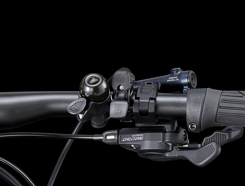 「XEALT M5」 メーカー希望小売価格44万2000円(※専用充電器含む)/パナソニック