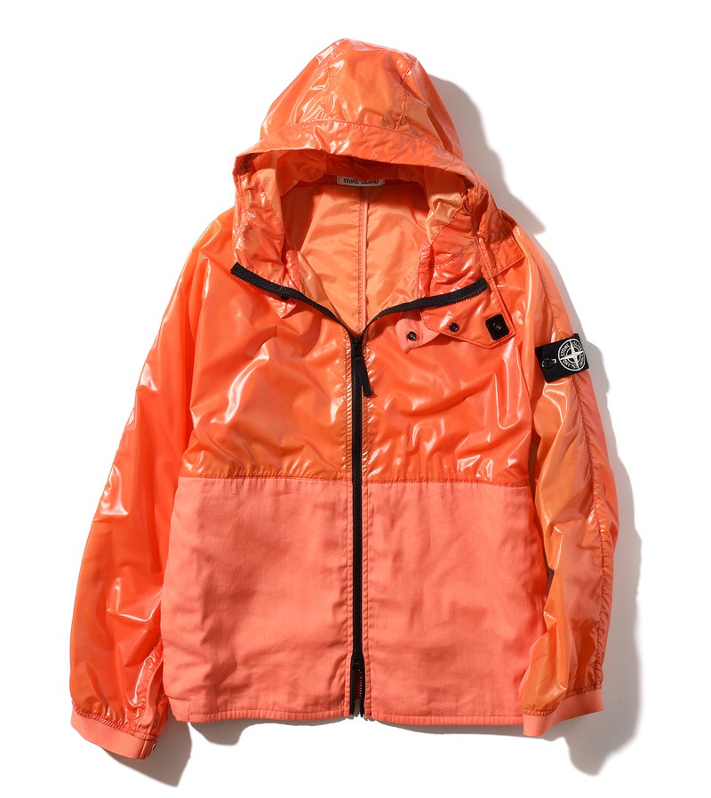 ▲ マウンテンパーカ16万4900円／ストーンアイランド