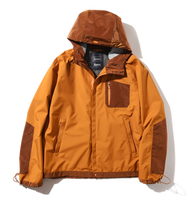 ▲ マウンテンパーカ10万7800円／ヘルノ（ヘルノ・ジャパン）
