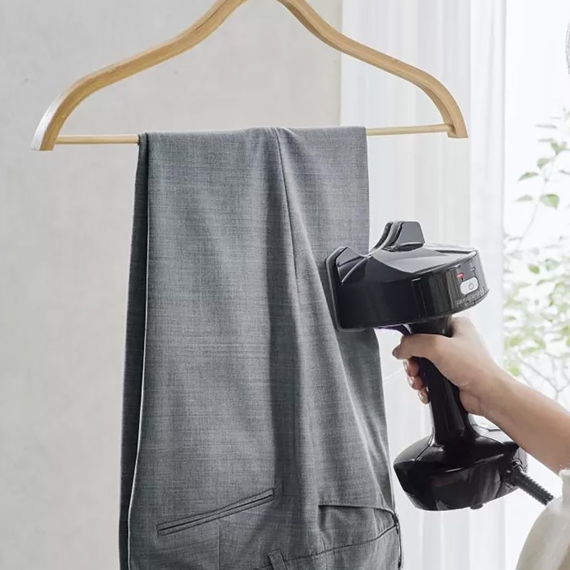 シャツもスーツもピシッと整う！ 服をケアする衣類家電3選