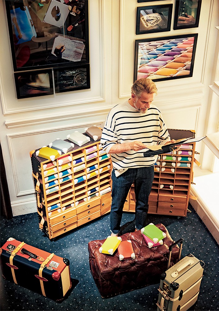 ▲ ニット3万7400円/ギャルリー ヴィー、デニム1万9800円/トゥモローランド(ともにトゥモローランド)