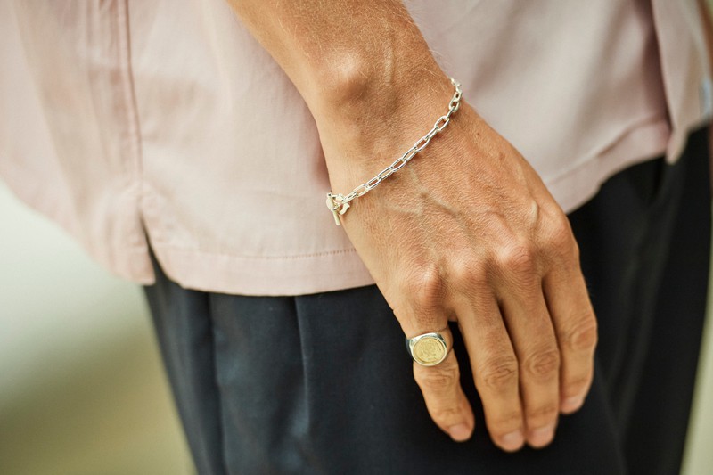 リング3万9600円、ブレスレット1万7600円/ともにシンパシー・オブ・ソウル(S.O.S fp 恵比寿本店)